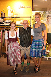 Grünes Licht für Öko-Dirndl mit "greenline by Angermaier": Miriam Höller stellt weltweit erste nachhaltige Kollektion von Angermaier Trachten vor (©Foto: Martin Schmitz)